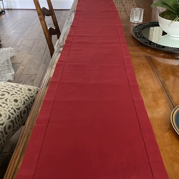 Williams Sonoma Extra long linen monogrammed”C” table runner - Picture 3 of 5